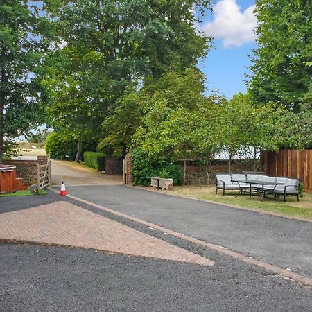 The Roost Group - The Coach House - Hot Tub Villa Gravesend Bilik gambar